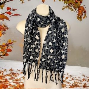 GROOVY GLAM Gray Leopard Yarn Fringed Blanket Fleece Scarf